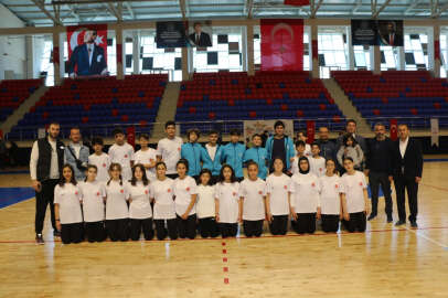 Anadolu Yıldızlar Ligi Basketbol Müsabakaları Niğde 'de Başladı