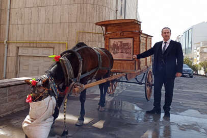 At Sırtında Gezici Kütüphane