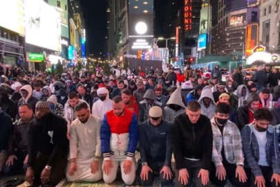 New York Times Meydanı'nda Teravih Namazı Kılındı