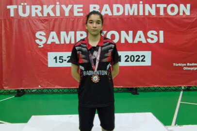 Azra Badminton'da Türkiye 3.'sü oldu