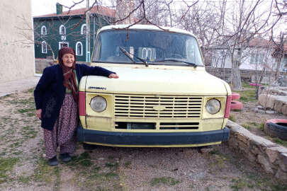 Ölen eşinin yadigari minibüsüne gözü gibi bakıyor !.