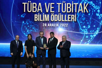 Ödülü Cumhurbaşkanı  Erdoğan’dan aldı.