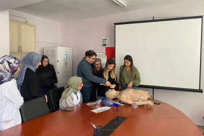 Sağlık personellerine 'CPR' eğitimi verildi.