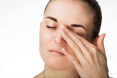 Göz seğirmesi (miyokimi) neden olur?