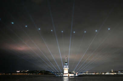 Kız Kulesi ışık ve lazer şovuyla açıldı!..