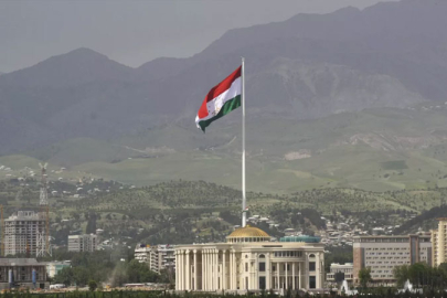 Tacikistan'da türban ve dini bayramlar yasaklandı