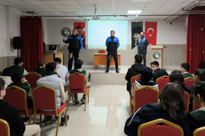 Niğde polisi öğrencilere bilgilendirme yaptı
