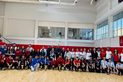 Niğde'de Okul Sporları Floor Curling Müsabakaları sona erdi