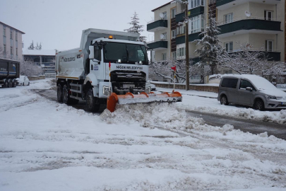 Niğde Belediyesinden 24 saat karla mücadele