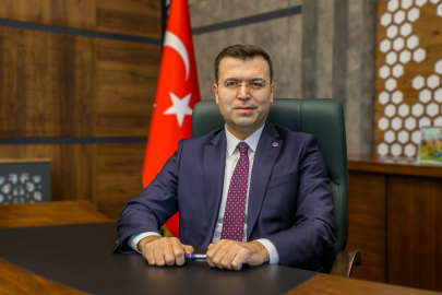 Vali Akmeşe: Bayrak bağımsızlığımızın en güçlü ifadesidir