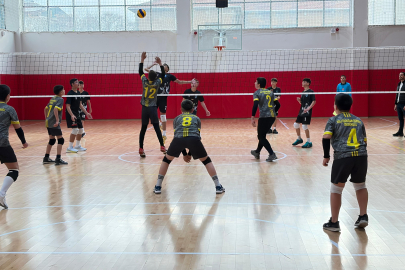 Okul Sporları Voleybol Yıldızlar Yarı Final Müsabakalarında Büyük Heyecan