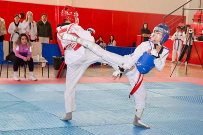 Niğde’de Taekwondo Yıldızlar Mahallî Müsabakaları Başladı