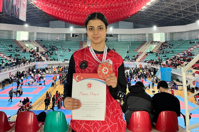 Türkiye Kick Boks Şampiyonası’nda Niğdeli Sporcu Türkiye Üçüncüsü Oldu