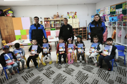 Niğde'de polisten öğrencilerle eğitim