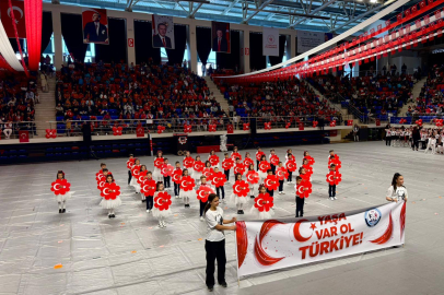 Niğde’de 23 Nisan coşkusu: Makam çocuklara devredildi bayram gururla kutlandı