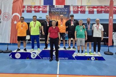 Niğde Veteran Badmintoncular Adana’dan 6 Madalyayla Döndü